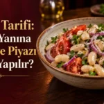 Köftenin klasik eşi: ekşili, sumaklı fasulye piyazı.